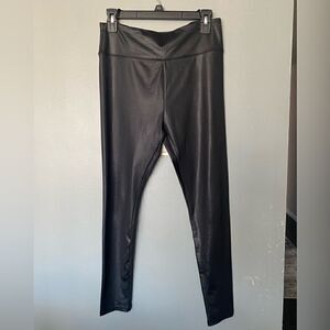 Wild Fable black hi-rise leggings size medium